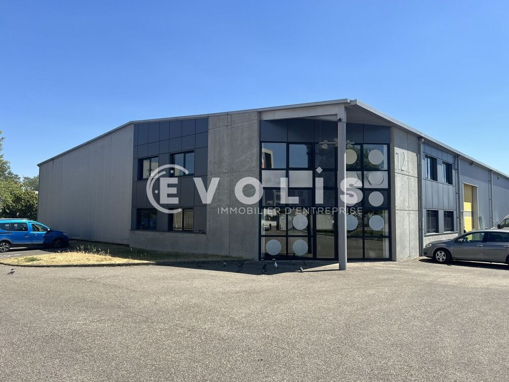   A louer à VAUL-EN-VELIN - 5 242 m² divisibles à partir de 891 m² 