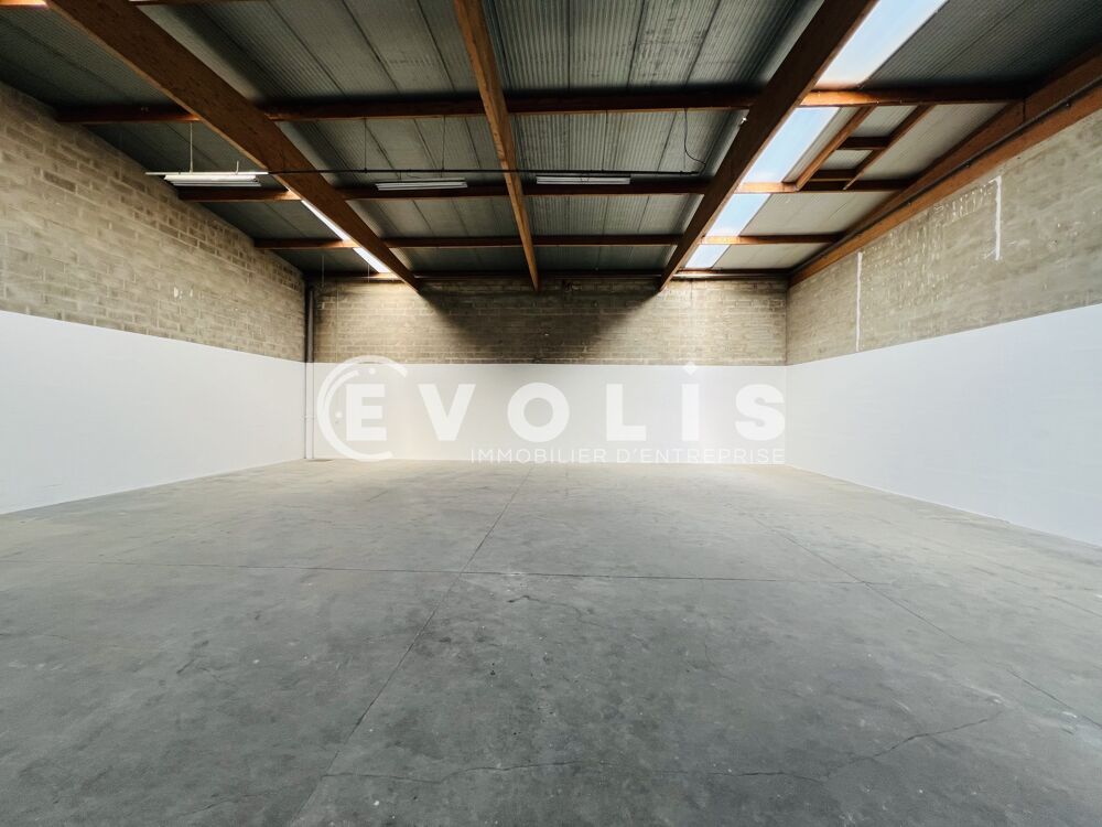   LOCAUX RENOVES A LOUER - 282 m² non divisibles Emerainville