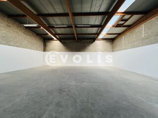   LOCAUX RENOVES A LOUER - 282 m² non divisibles Emerainville
