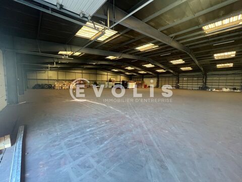   Locaux d'activité - A LOUER - 900 m² non divisibles 