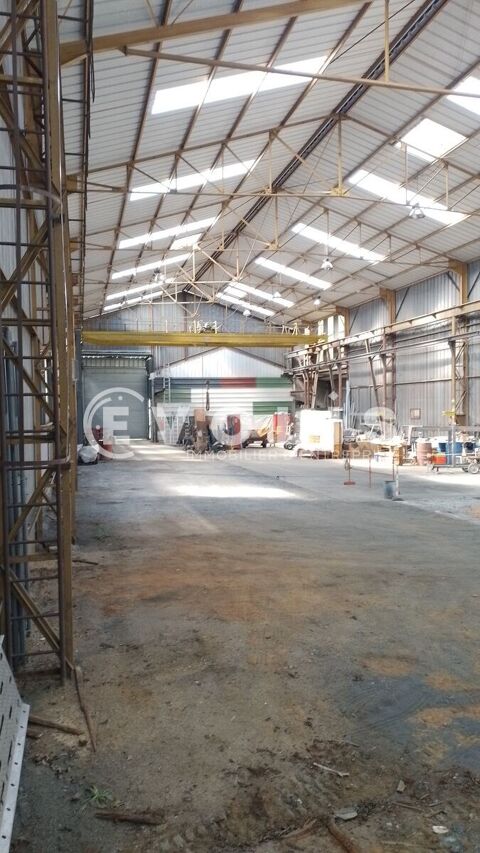   Locaux d'activité - A VENDRE - 1 700 m² non divisibles 