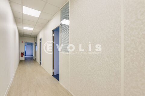   Locaux d'activité - A LOUER - 3 485 m² divisibles à partir de 358 m² 