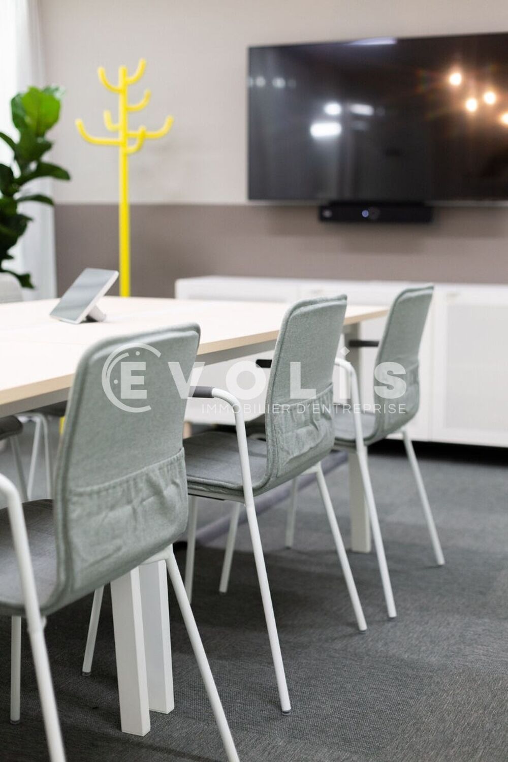   Bureaux - A LOUER - 93 m² non divisibles Paris 13