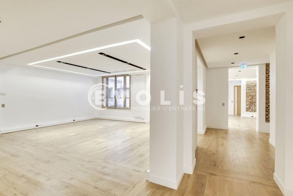   Bureaux - A LOUER - 170 m² non divisibles Paris 8