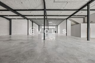   Locaux d'activité - A LOUER - 17 790 m² divisibles à partir de 476 m² La queue en brie