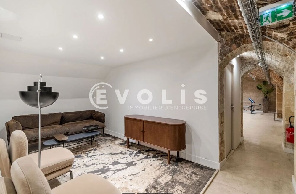   Bureaux - A LOUER - 1 450 m² non divisibles Paris 8