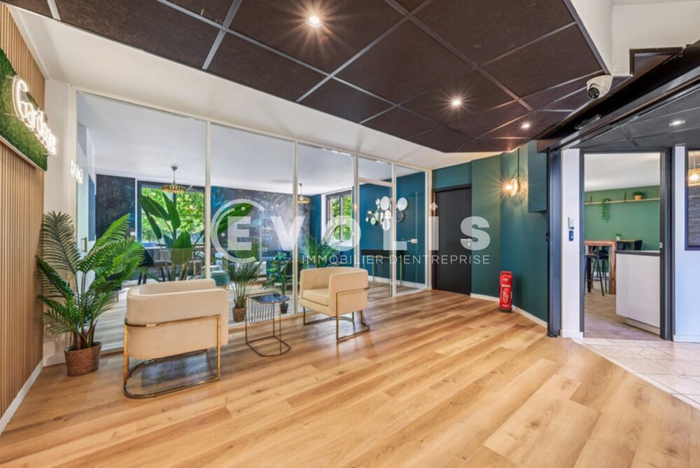   Bureaux - A LOUER - 259 m² divisibles à partir de 35 m² 