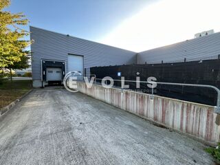   Locaux d'activité - A LOUER - 2 259 m² non divisibles Lesquin