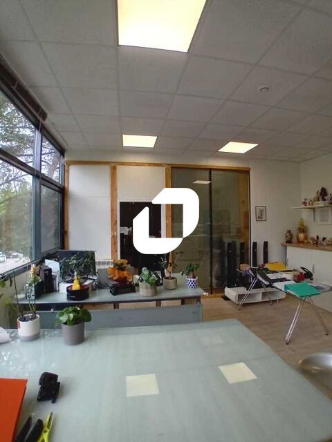 Bureaux - A VENDRE - 101 m&sup2; non divisibles 210000 77185 Lognes