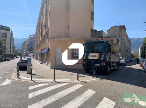 Locaux Commerciaux - A LOUER - 698 m&sup2; non divisibles 5817 38000 Grenoble