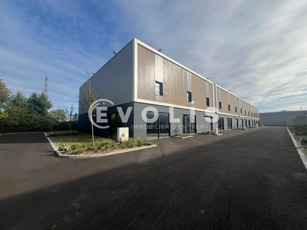   Locaux d'activité - A LOUER - 2 073 m² divisibles à partir de 474 m² 
