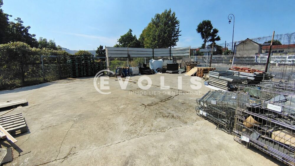  Terrain - A LOUER - 1 243 m² non divisibles 