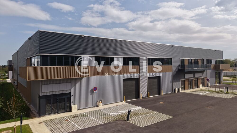   Locaux d'activité - A LOUER - 4 989 m² divisibles à partir de 375 m² 