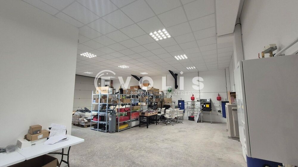   Locaux d'activité - A VENDRE - 159 m² non divisibles Serris