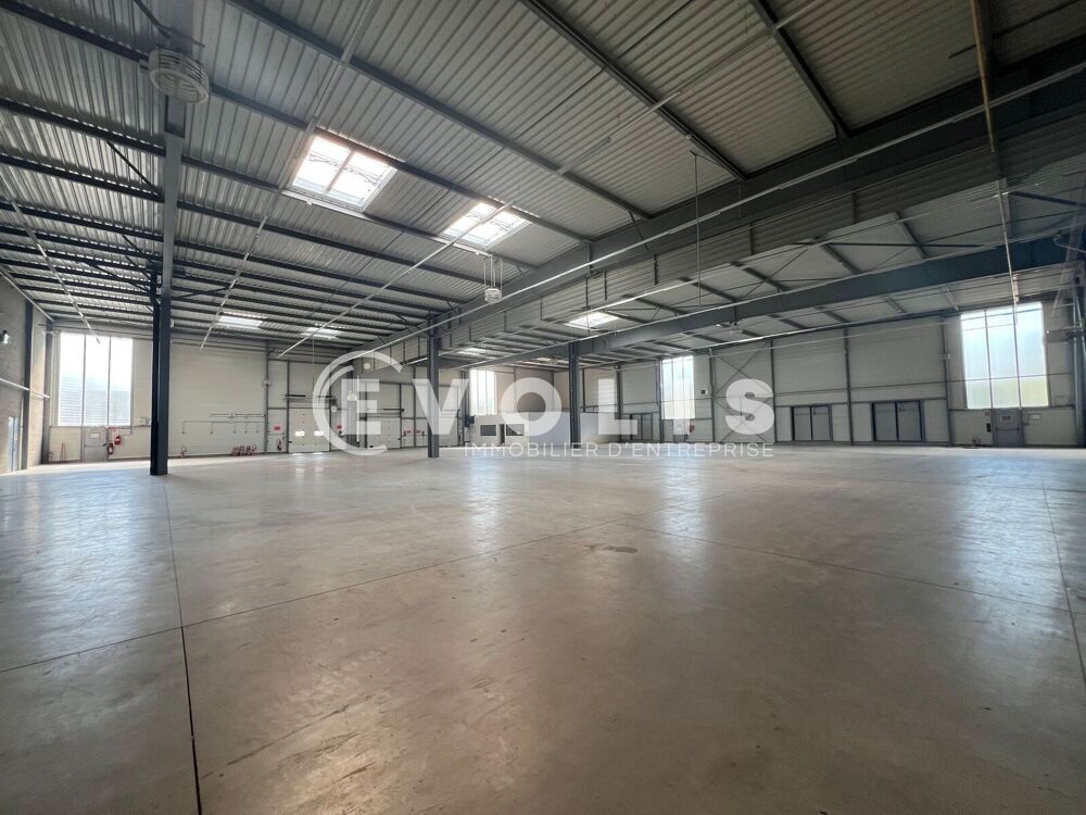   Locaux d'activité - A LOUER - 18 729 m² divisibles à partir de 1 370 m² 