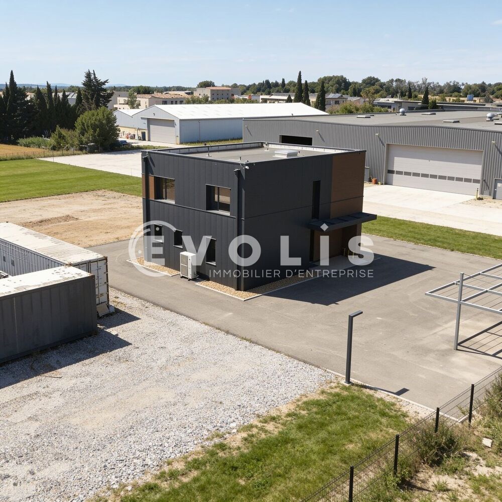   193 m² Bureaux + 4500 m² de terrain - 193 m² non divisibles 