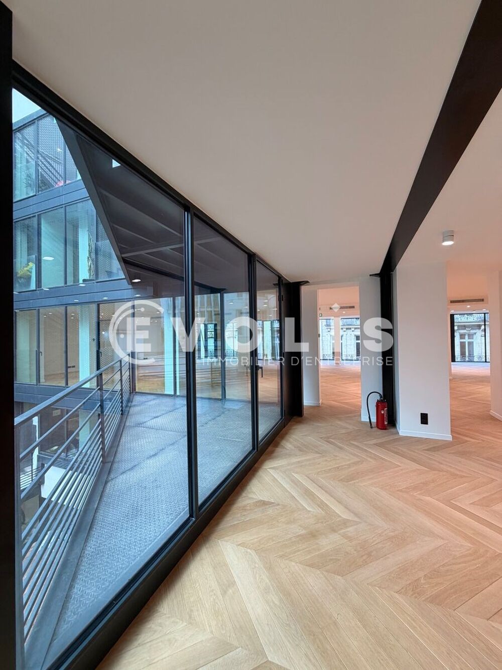   Bureaux - A LOUER - 320 m² non divisibles Paris 8