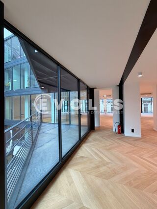   Bureaux - A LOUER - 320 m² non divisibles Paris 8