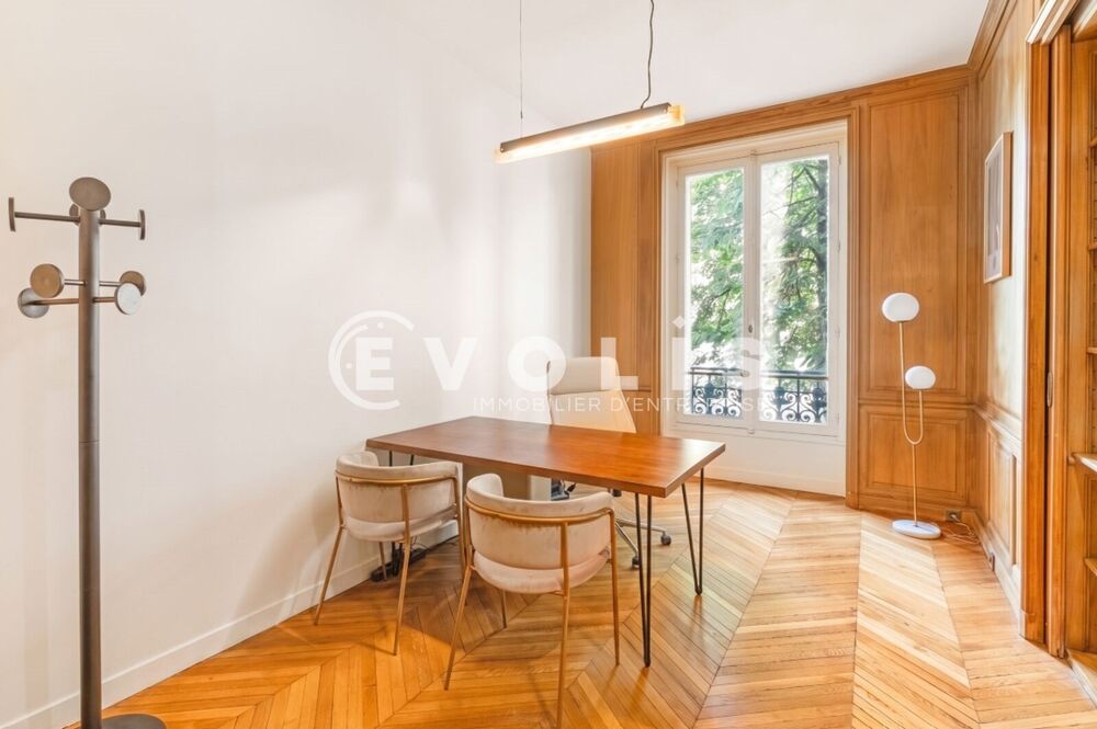   Bureaux - A LOUER - 214 m² non divisibles Paris 17