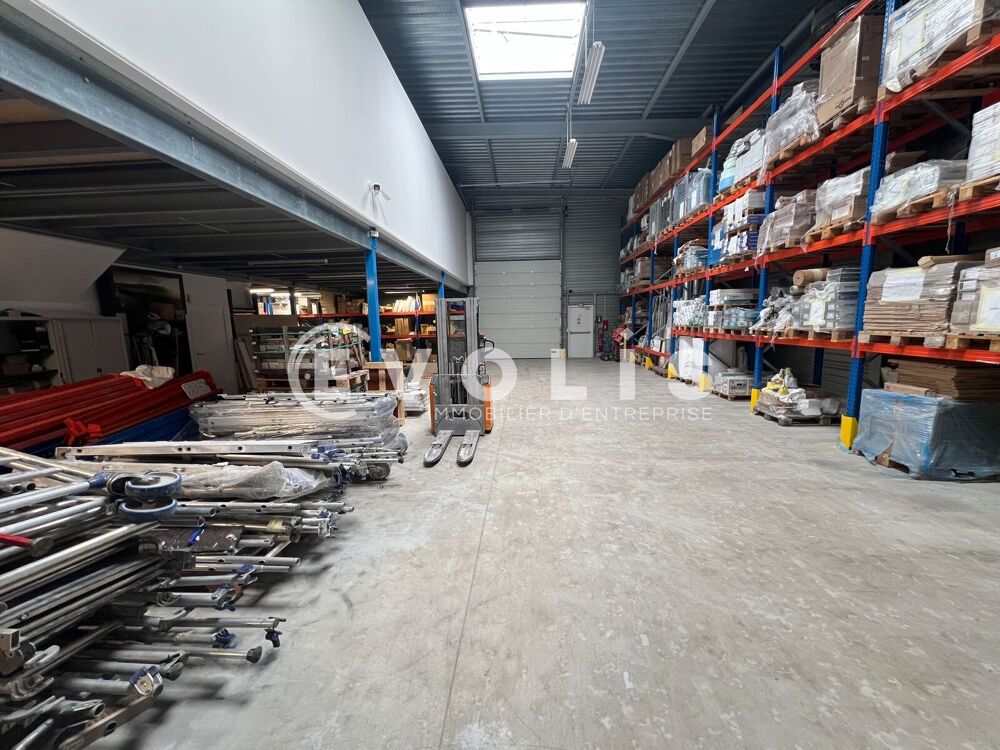   Locaux d'activité - A VENDRE - 550 m² non divisibles Savigny le temple
