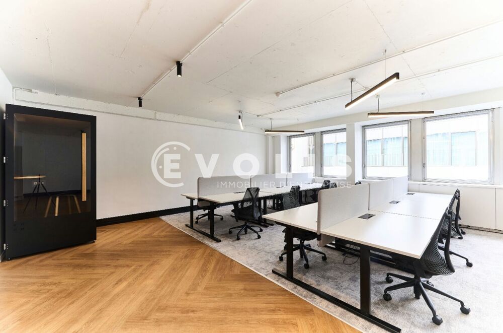   Bureaux - A LOUER - 301 m² non divisibles Paris 8