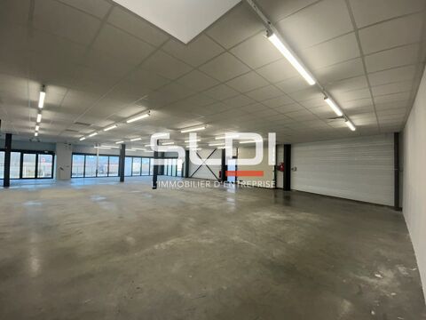 Locaux commerciaux - A LOUER - 366 m² non divisibles 4750 69730 Genay