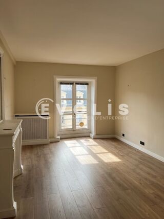   Bureaux - A LOUER - 298 m² non divisibles Paris 8