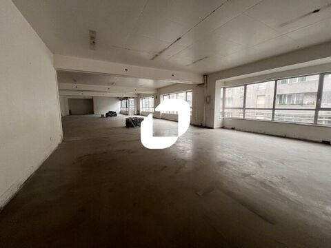 Bureaux et Activit&eacute;s - A LOUER - 229 m&sup2; non divisibles 3664 75011 Paris