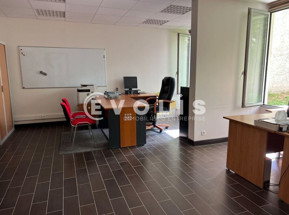   Bureaux - A VENDRE - 240 m² non divisibles Paris 20