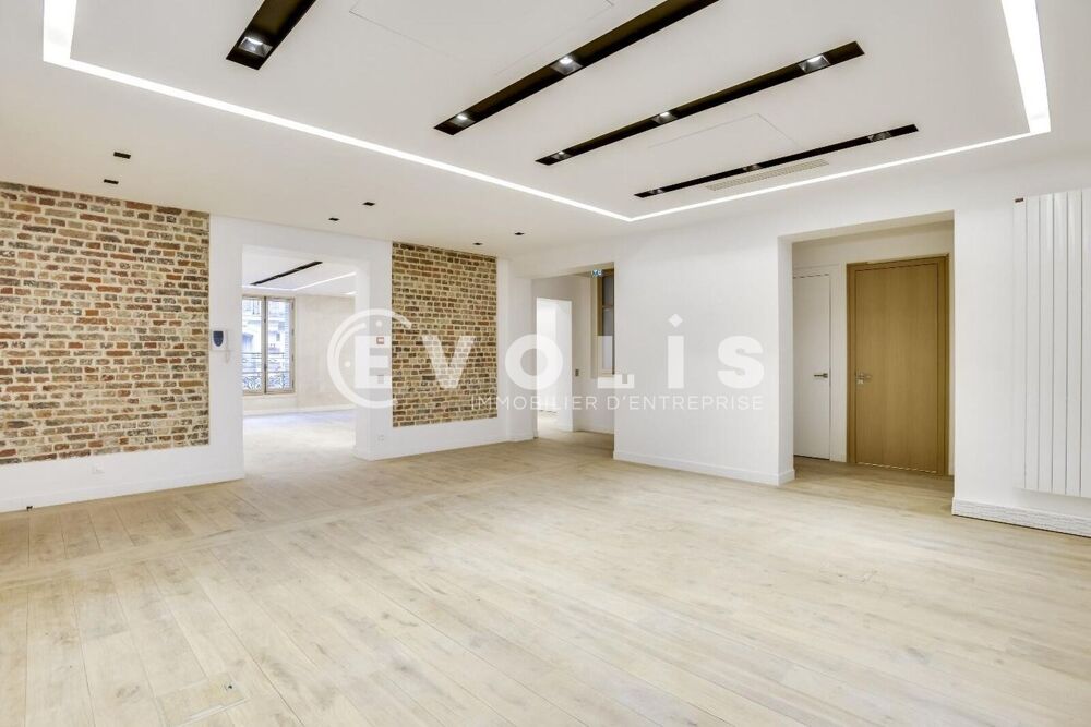   Bureaux - A LOUER - 170 m² non divisibles Paris 8