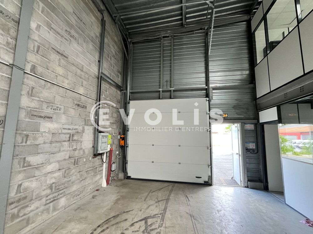   LOCAL FONCTIONNEL - 342 m² non divisibles Yvrac