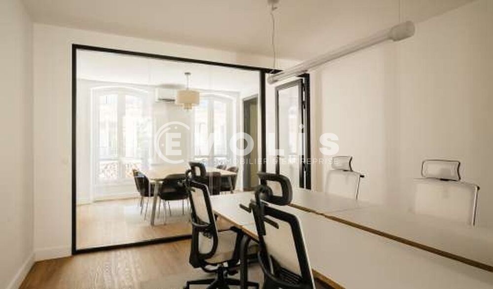   Bureaux - A LOUER - 210 m² non divisibles Paris 8