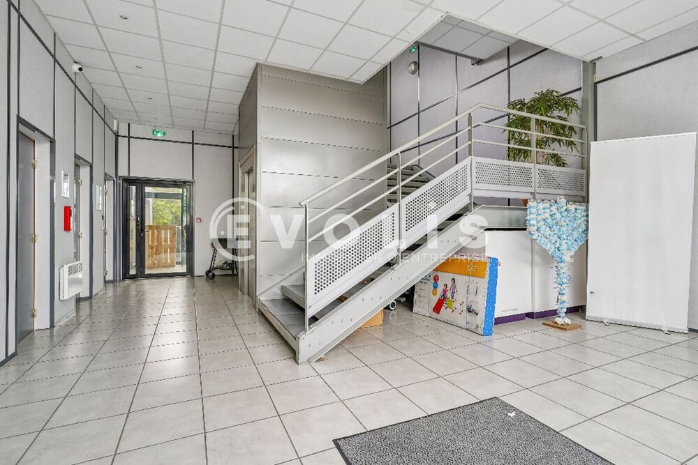   Locaux d'activité - A VENDRE - 2 140 m² non divisibles Creteil