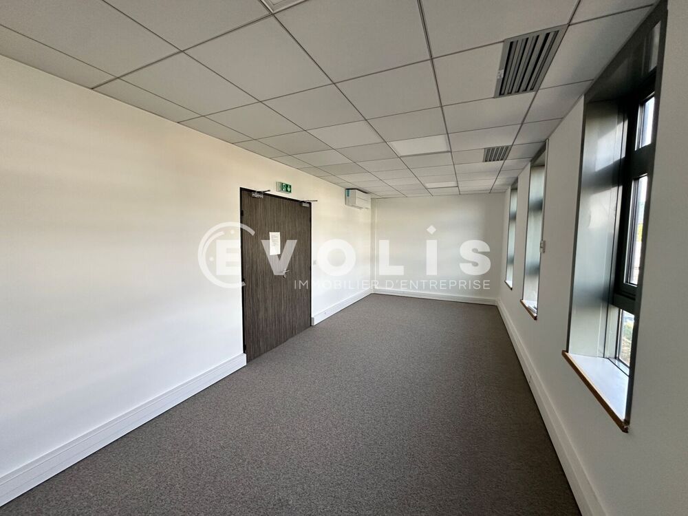   BUREAUX RENOVES A LOUER, PIED RER A - 1034 m² divisibles à partir de 341m² Rueil malmaison
