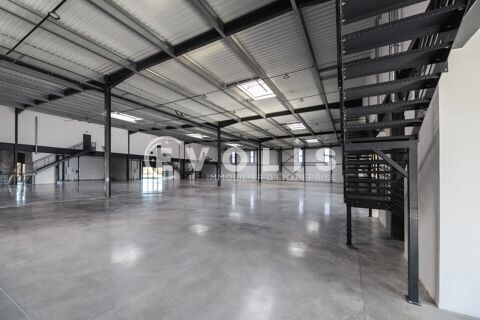   Locaux d'activité - A LOUER - 6 115 m² divisibles à partir de 306 m² 
