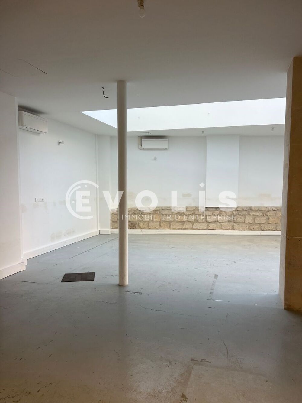   Bureaux - A LOUER - 238 m² non divisibles Paris 11