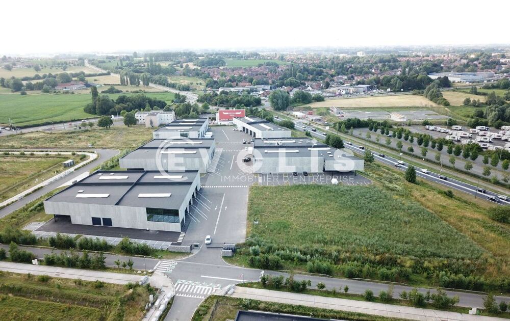   Locaux d'activité - A LOUER - 650 m² non divisibles 