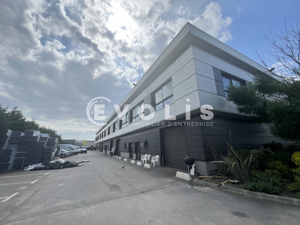   Locaux d'activité - A LOUER - 226 m² non divisibles 
