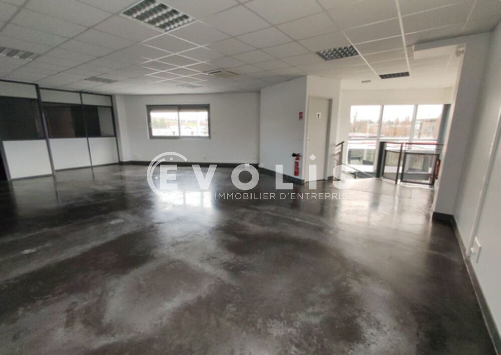   LOCAUX A LOUER - 920 m² divisibles à partir de 350 m² Vourles