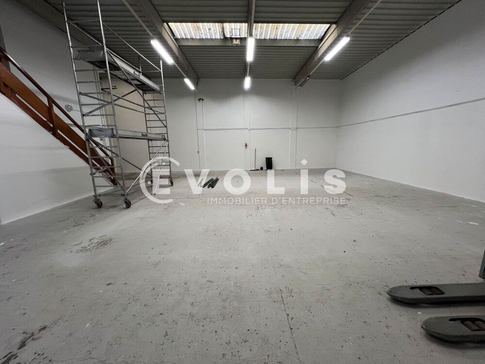   Locaux d'activité - A VENDRE - 300 m² non divisibles Moissy cramayel