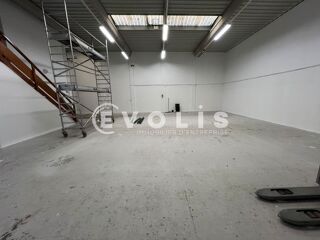   Locaux d'activité - A VENDRE - 300 m² non divisibles Moissy cramayel