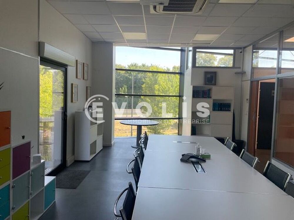   Bureaux - A LOUER - 349 m² non divisibles Bussy saint martin
