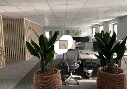BUREAUX RENOVES - 304 m&sup2; divisibles &agrave; partir de 150 m&sup2; 940000 59290 Wasquehal