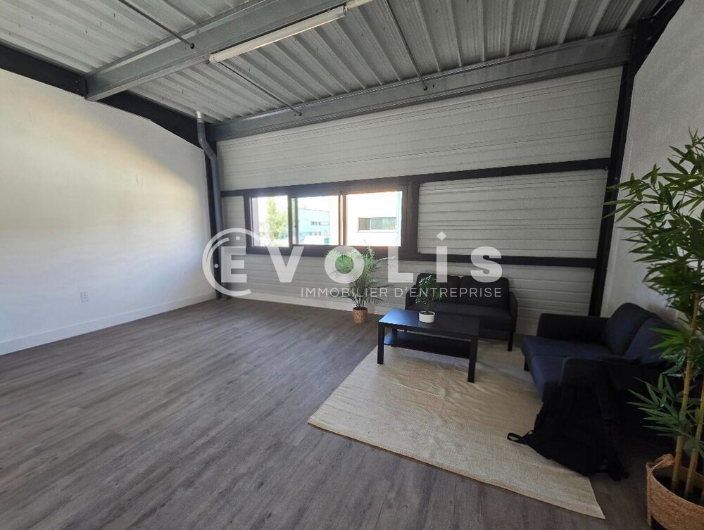   Locaux d'activité - A LOUER - 2 499 m² divisibles à partir de 119 m² Corbeil essonnes