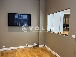   Bureaux - A LOUER - 96 m² non divisibles Paris 11