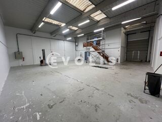   Locaux d'activité - A VENDRE - 300 m² non divisibles Moissy cramayel