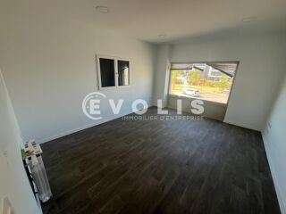   LOCAUX A LOUER - 122 m² non divisibles Genas