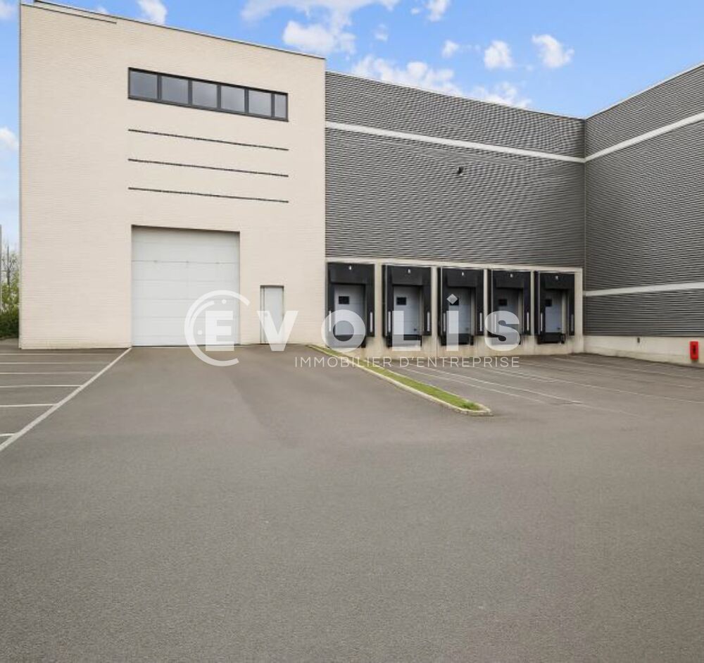   Entrepôts - A LOUER - 7 096 m² non divisibles 