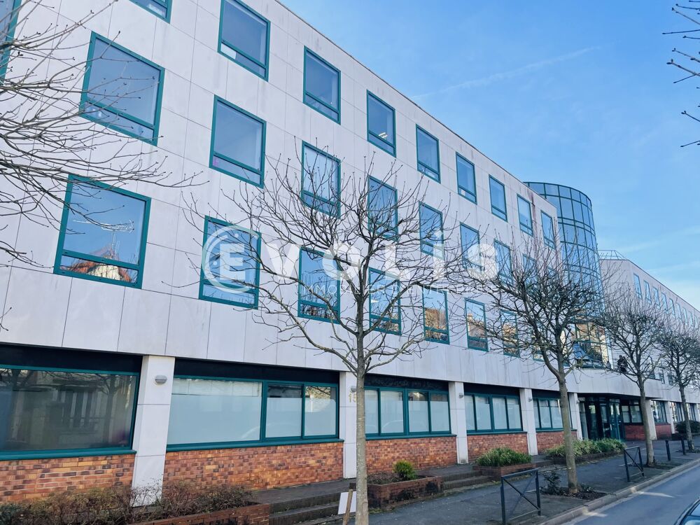   IMMEUBLE AU PIED DE LA GARE - 2 269 m² divisibles à partir de 234 m² 