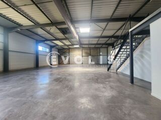   Locaux d'activité - A VENDRE - 601 m² non divisibles Granieu